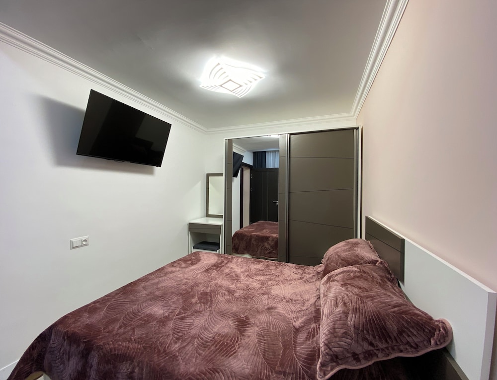 Apartment by Luxe Group SN100