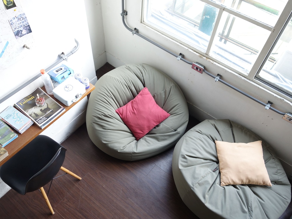 Oldmancaptain Hostel