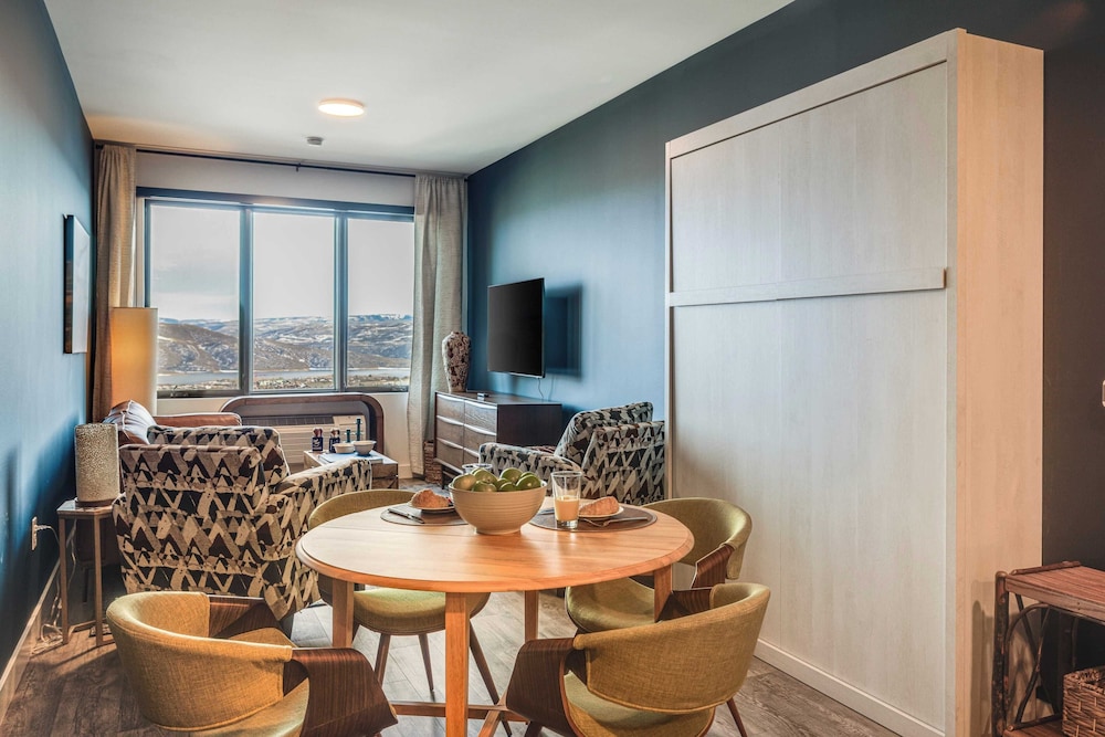 Jordanelle Sunrise Modern Condo, Gondola Access, Year-round Outdoor Fun