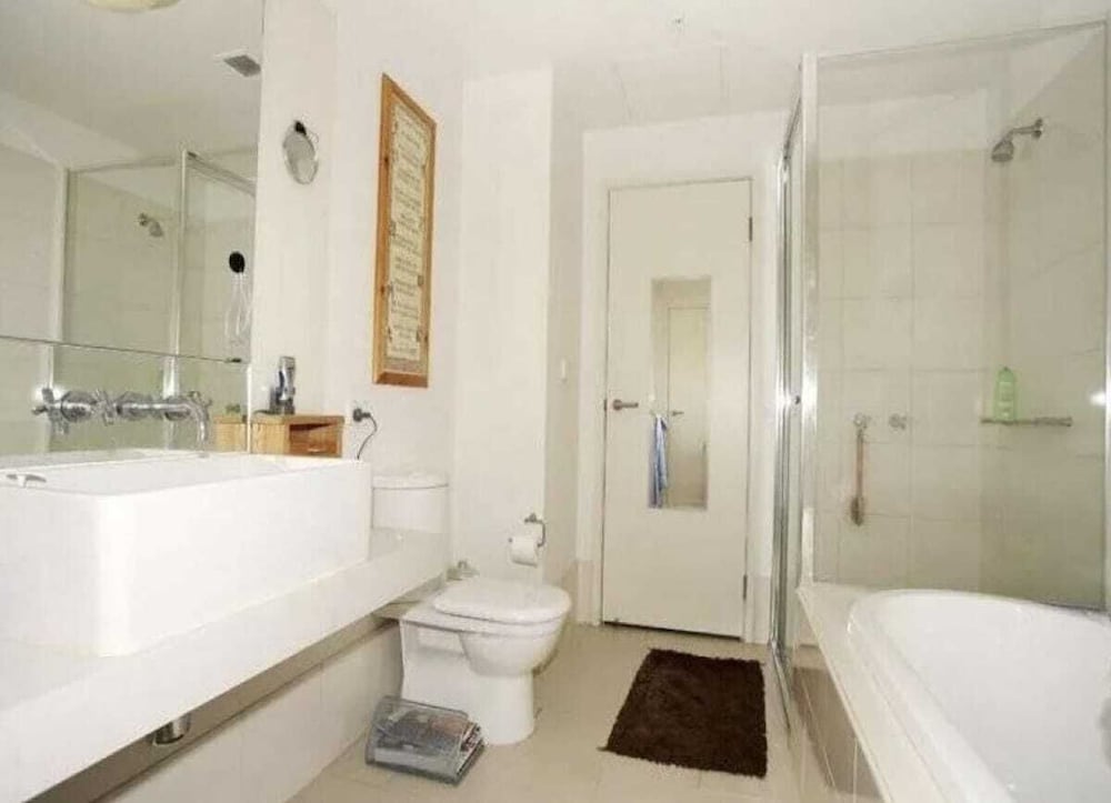 Luxurious Apartment With City Views and Yarra River