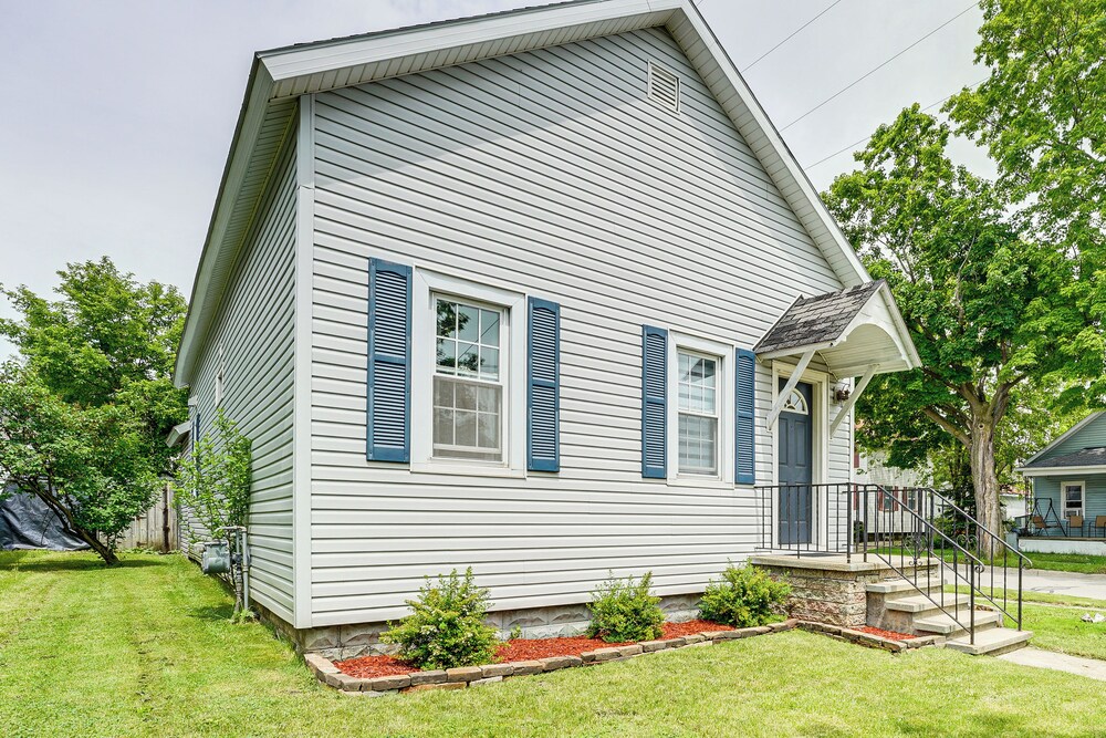 Manistee Home w/ Fire Pit ~ 2 Mi to Beach! view 5