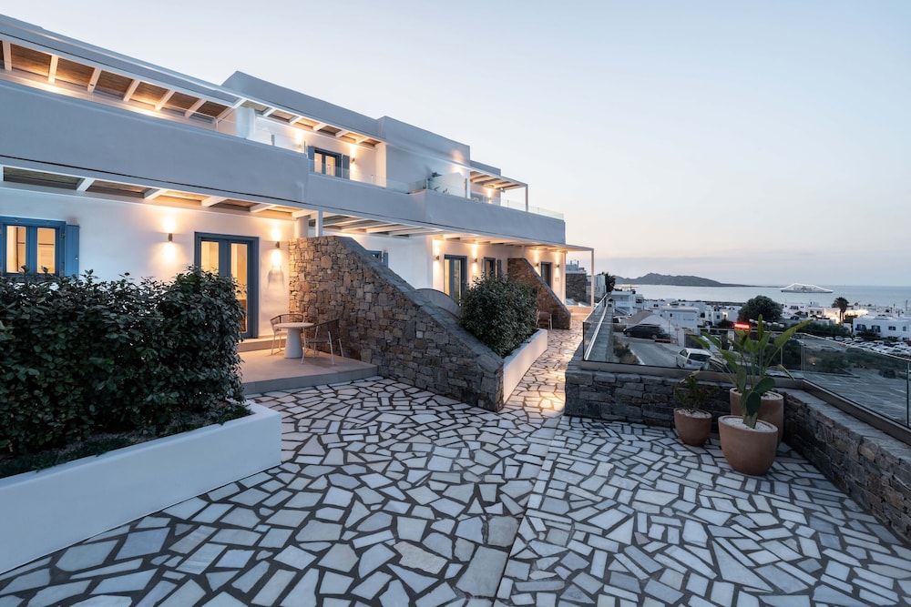 Hotel Aura Suites Paros - Image 1