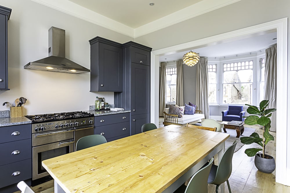 Bermondsey Bliss: Views, Comfort, and City Access!