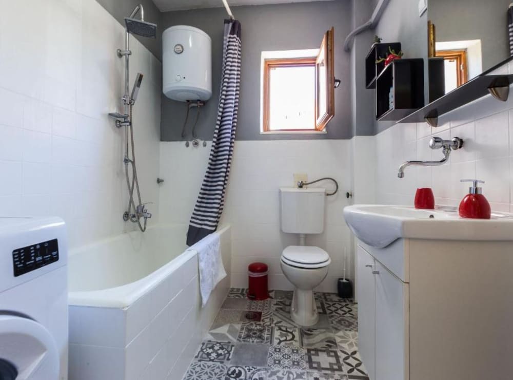 Charming Zadar Apartment Near Old Town With Convenient Access to Beaches