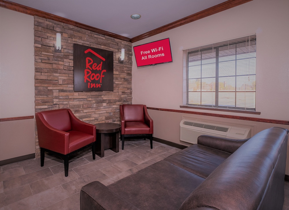 Cullman Vacations - Red Roof Inn Hartselle - Property Image 2