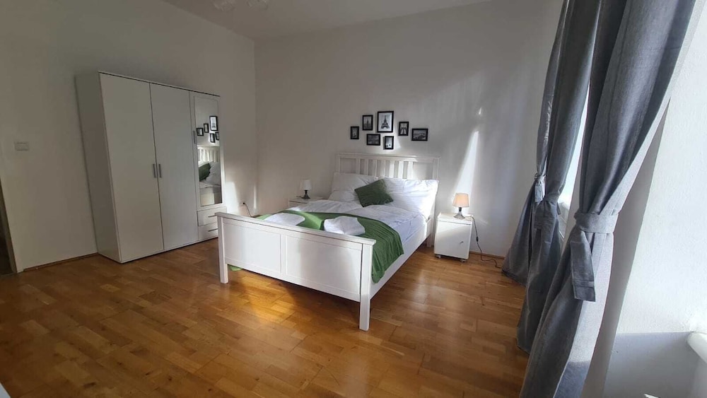 Comfortable 3BR Apartment Belvedere Area