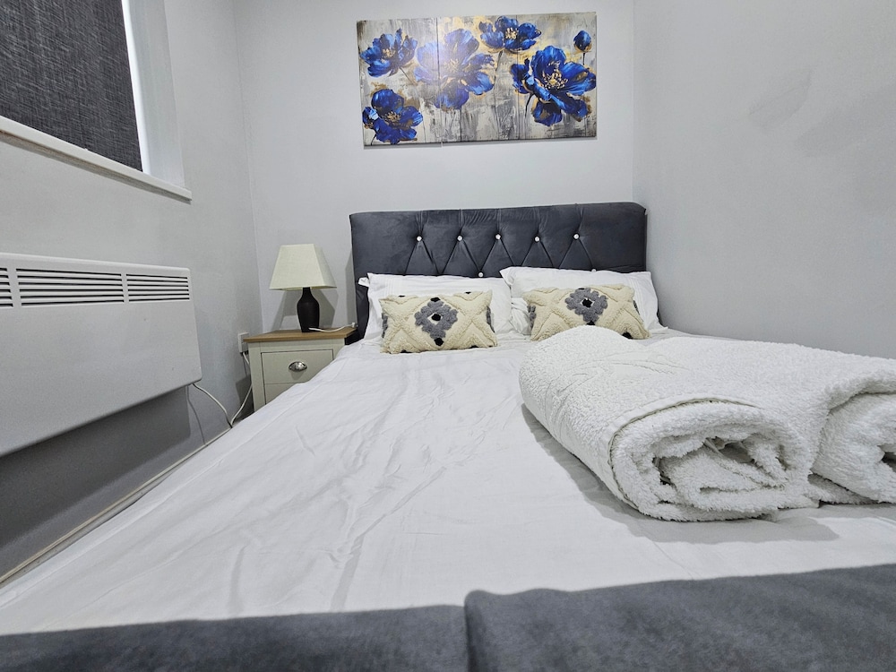 Charming Oxford Apartment in Telford - Flat 2