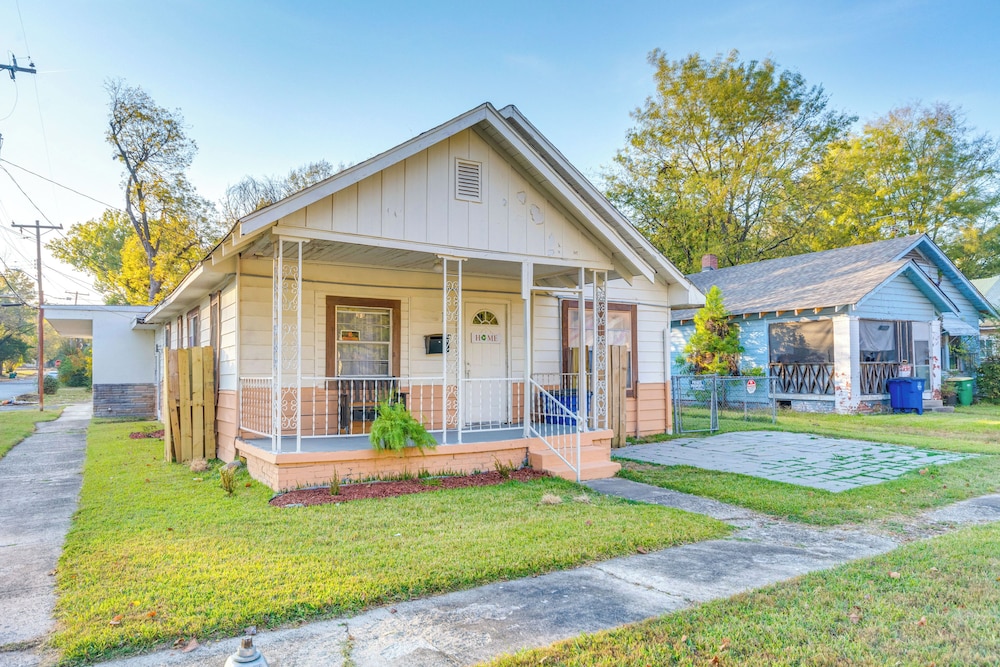 4 Mi to Dtwn Little Rock: Studio w/ Porch