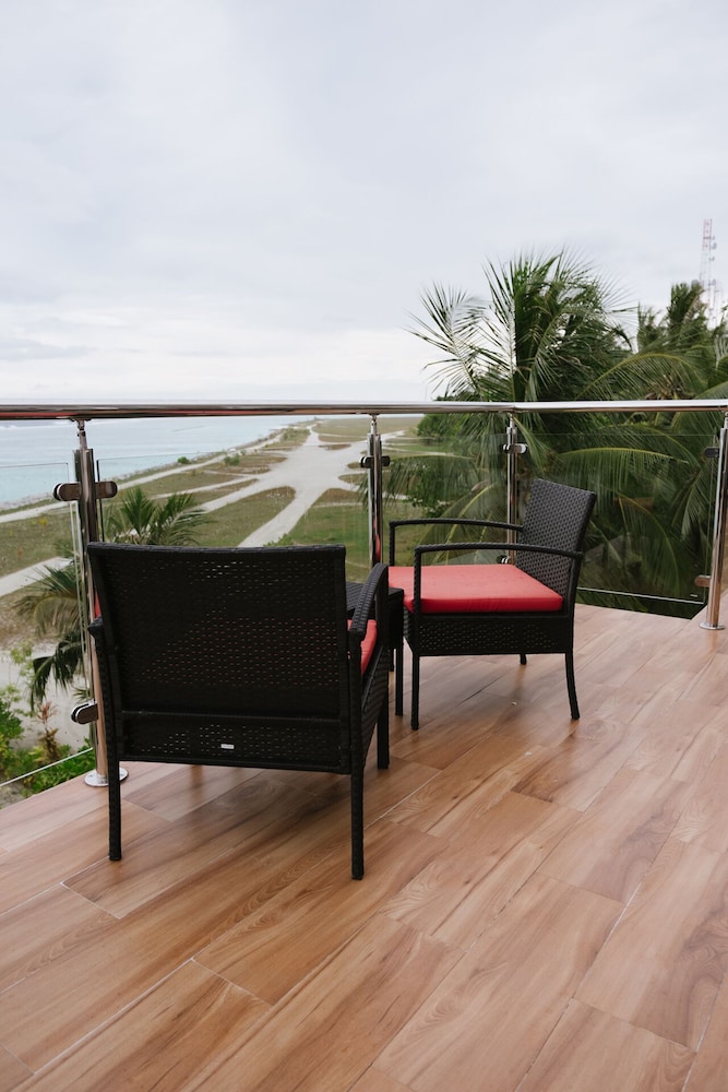 Reef Edge Thulusdhoo