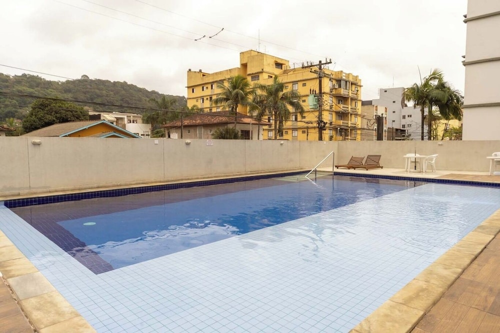 Apto c Piscina e Brinquedoteca a 400m da Praia
