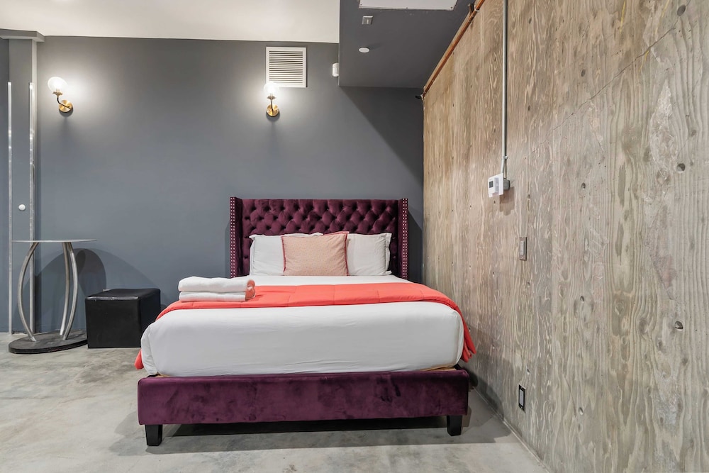 Luxe LA Escape w/ Pool, Views & Game Room Alta Vista Estate by Avantstay