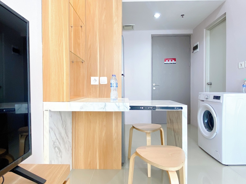 Wonderful And Homey Studio Vasanta Innopark Apartment