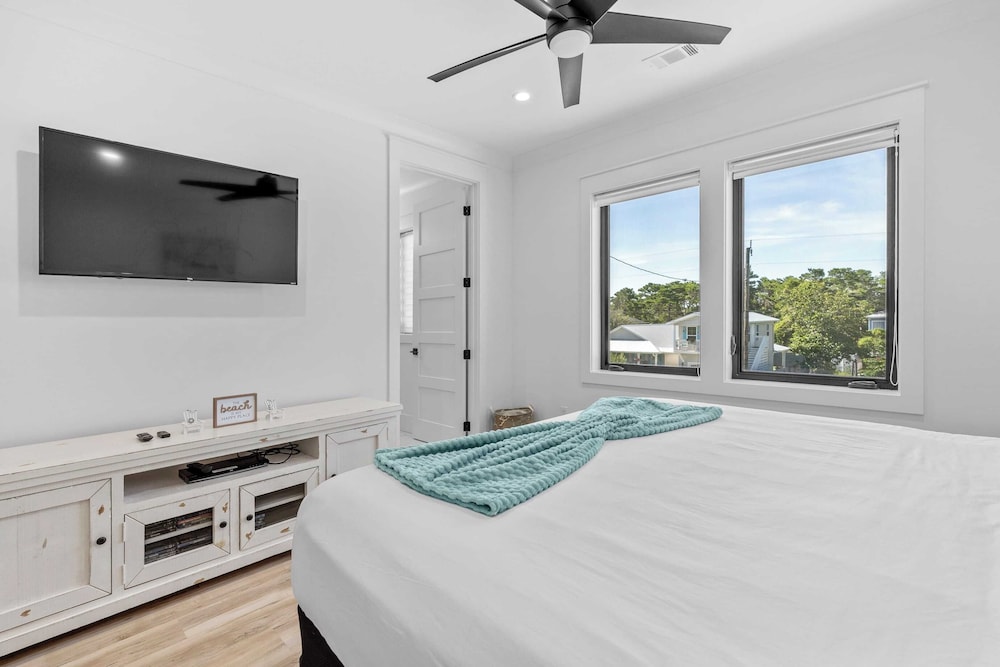 30A Happy by the Sea by Avantstay Pool, Golf Cart, Bikes