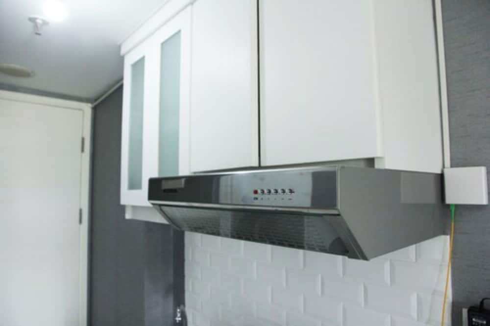 Modern and Comfortable Studio Apartment Springlake Summarecon near Summarecon, เบคาซี - 10