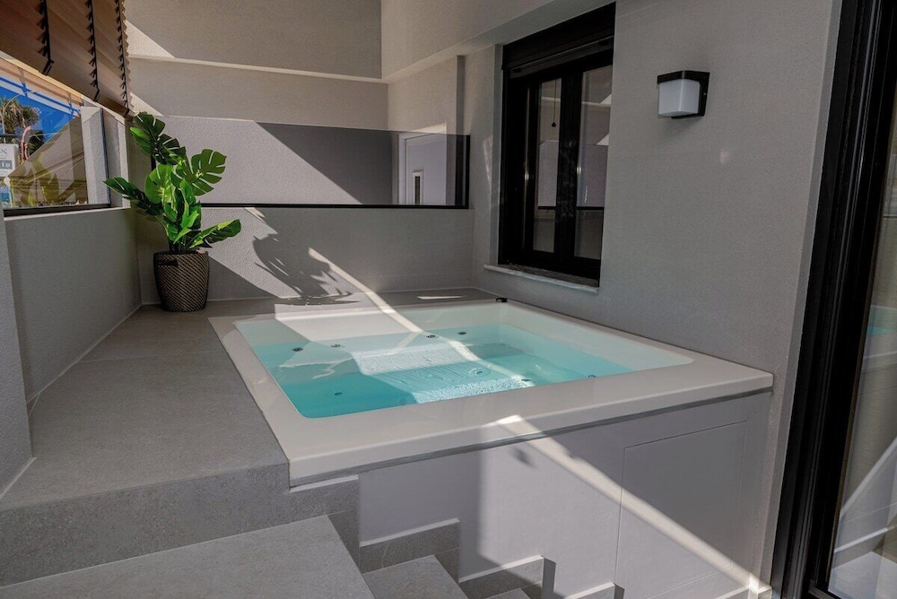 G B Urban Spa by Cretanhouses