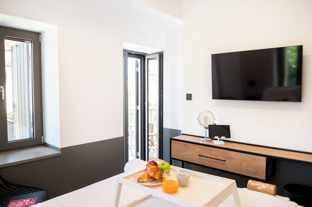 Cardamilia Suites