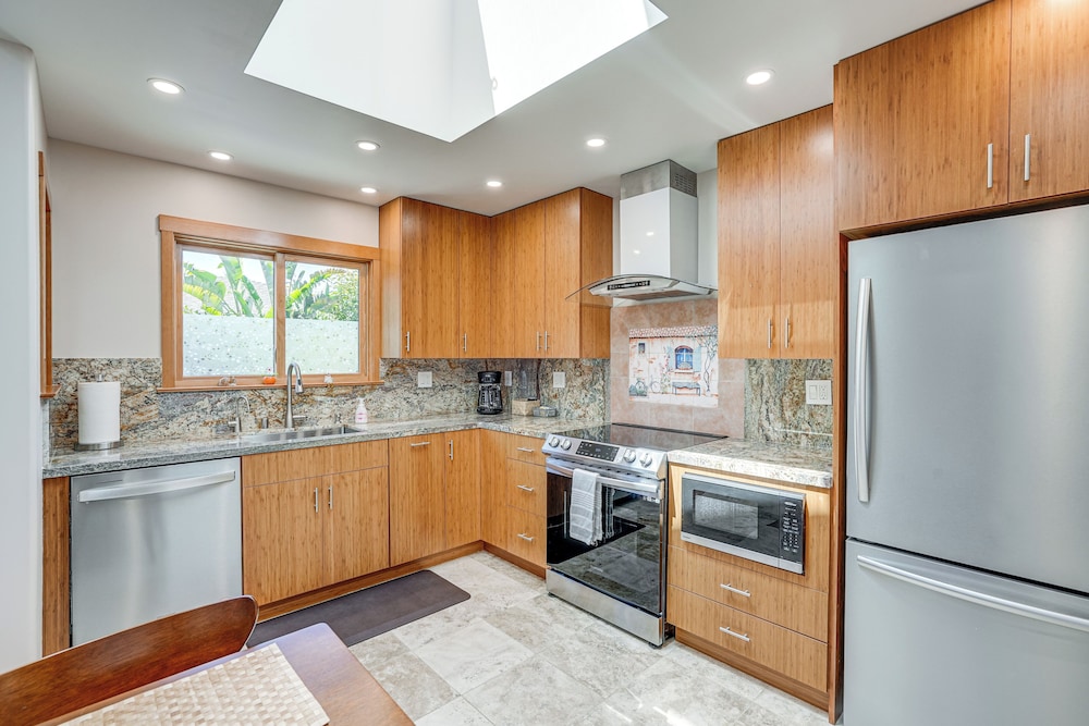 Alameda Studio w/ Patio: 3 Mi to Oakland Coliseum!