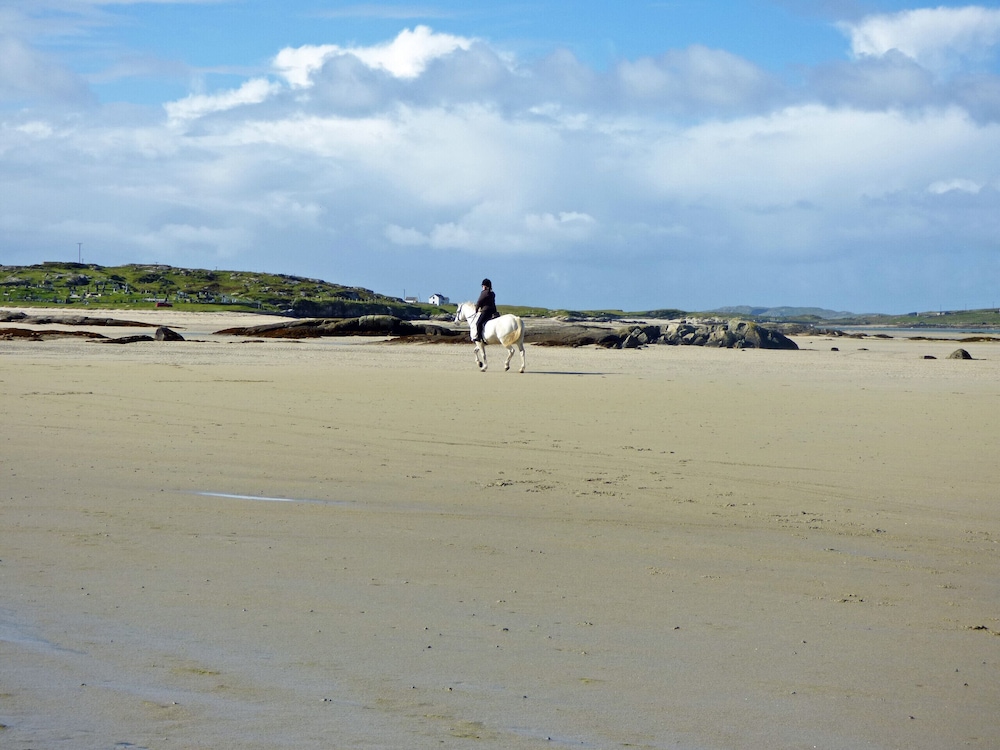 Bridies Holiday Cottage Roundstone