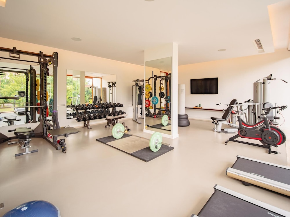 Luxurious 5bedroom White Estate Villa Private Lake