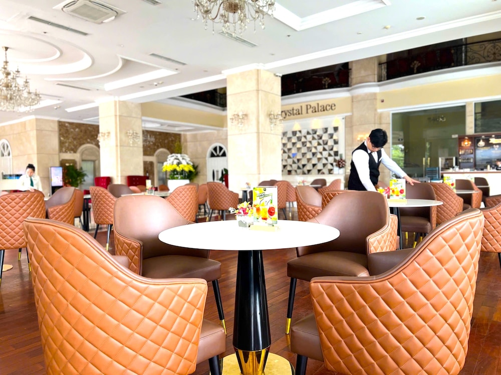 Diamond Suite Golden King