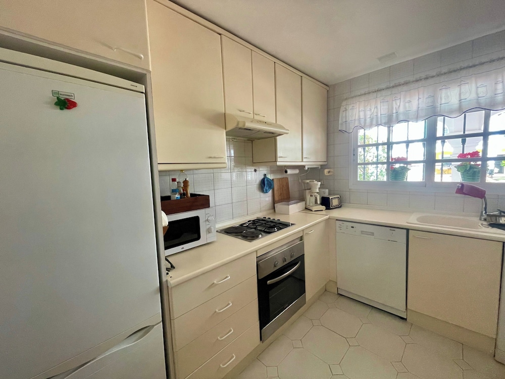 Marbella - House - Sleeps 4 - Pool - Parking
