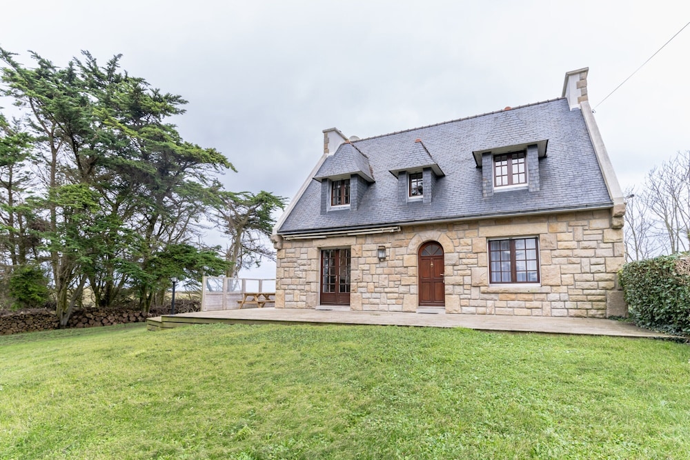 House in Ploudalmezeau With Garden & Terrace