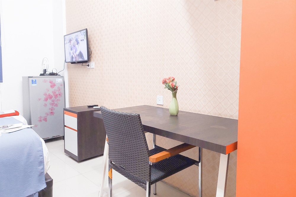 Warm And Simply Studio (No Kitchen) At Kubikahomy Apartment