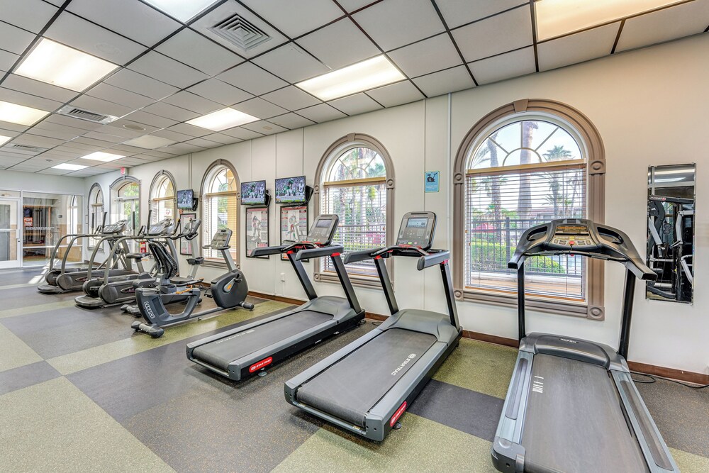 9 Mi to Disney: Gated Resort Escape w/ Pool Access