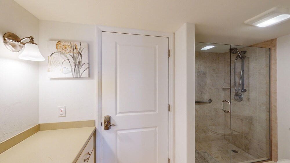 Sandarac 502b: Beachfront 3br Condo W/ Pool & Views 3 Bedroom Condo