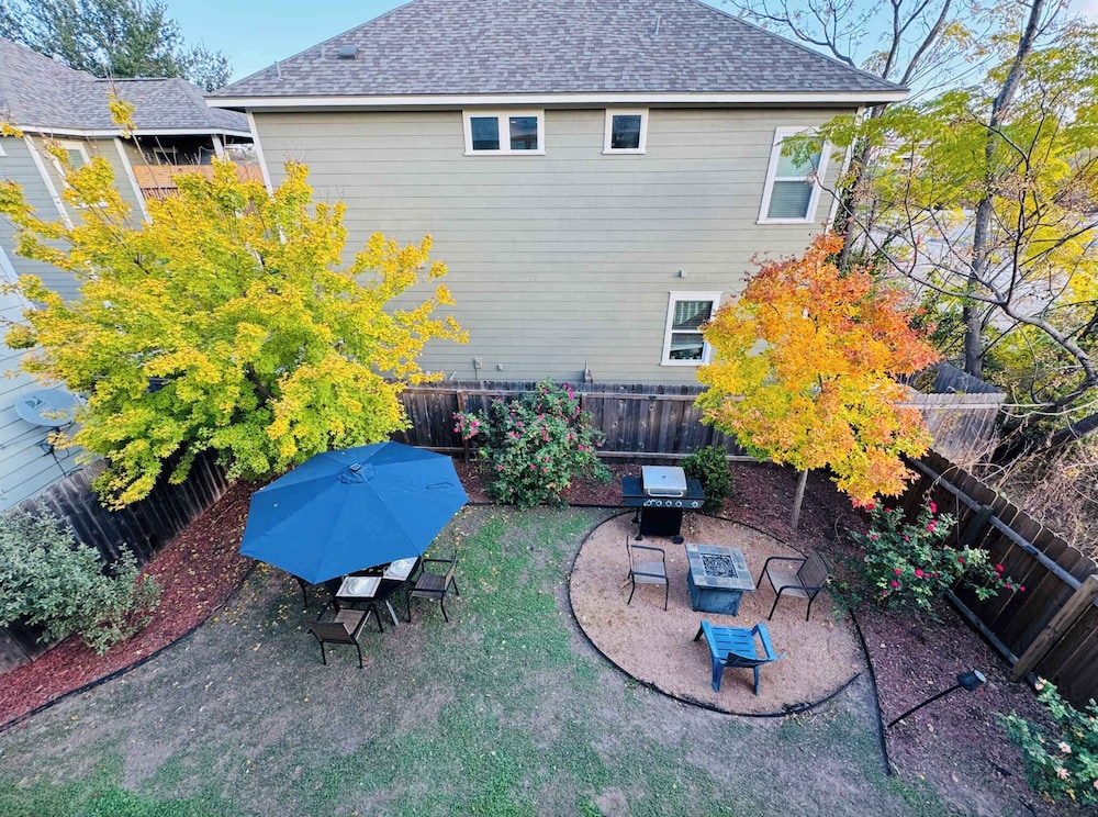 Upstay East Austin Retreat w Yard5min to Downtown