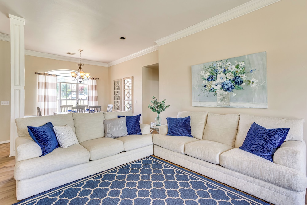 < 1 Mi to Oak Tree National: Cozy Getaway!