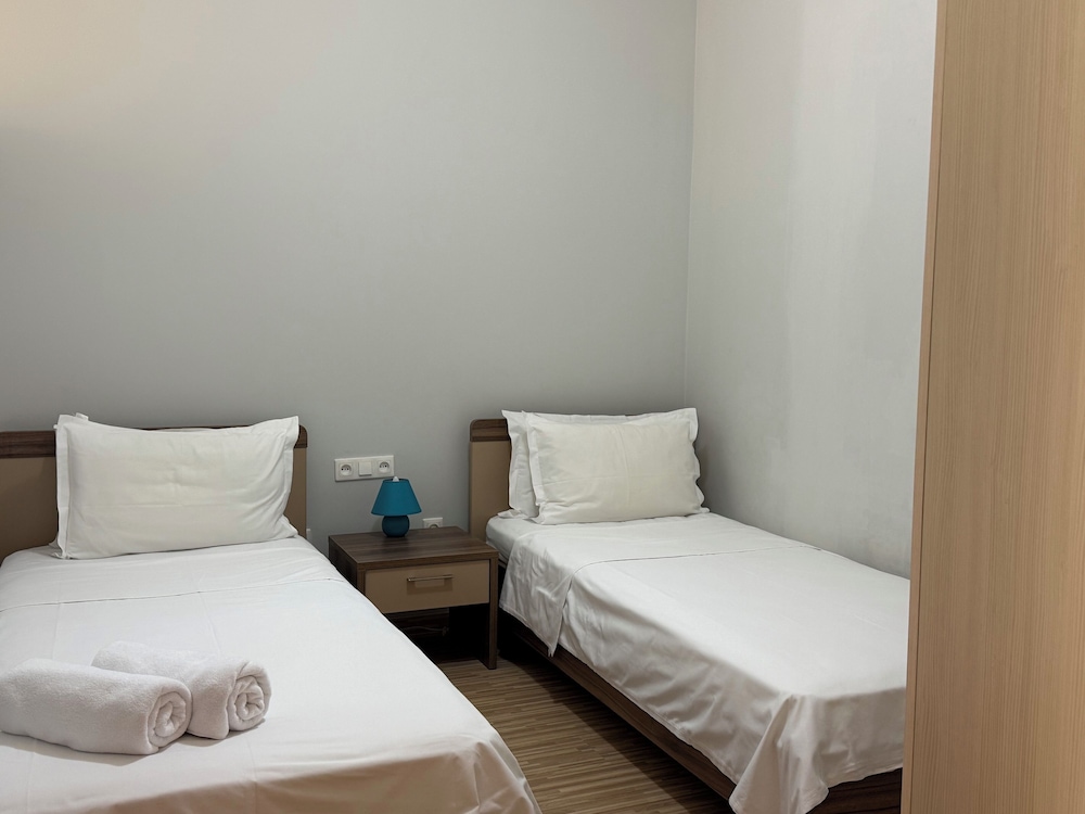 Deluxe 2-bedroom apartment by Sweet Home
