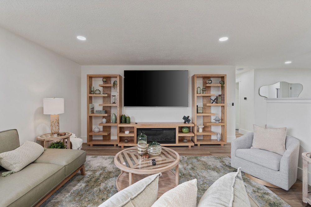 All-new Luxe Stay Views, Sauna & Hot Tub 7 Bedroom Villa