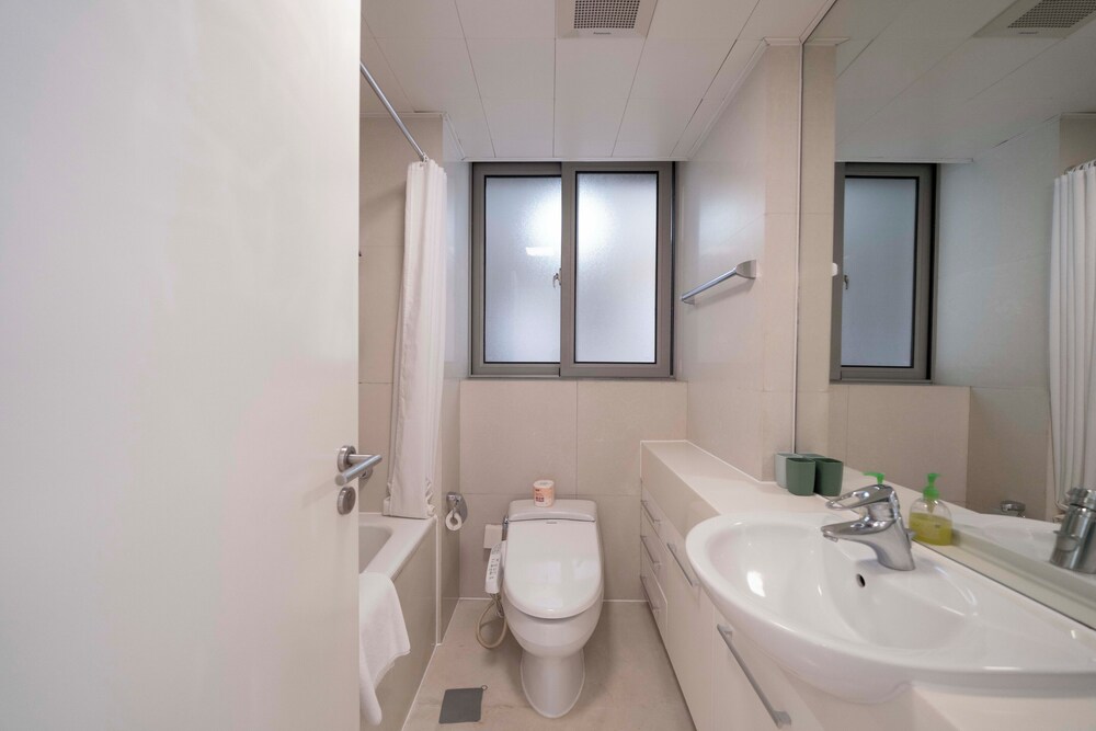 Tyms Family 1BR 1BA Apt Xujiahui