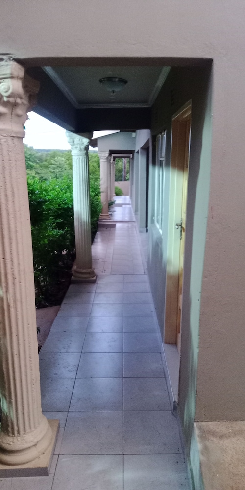 Rosewood Safari Cottages