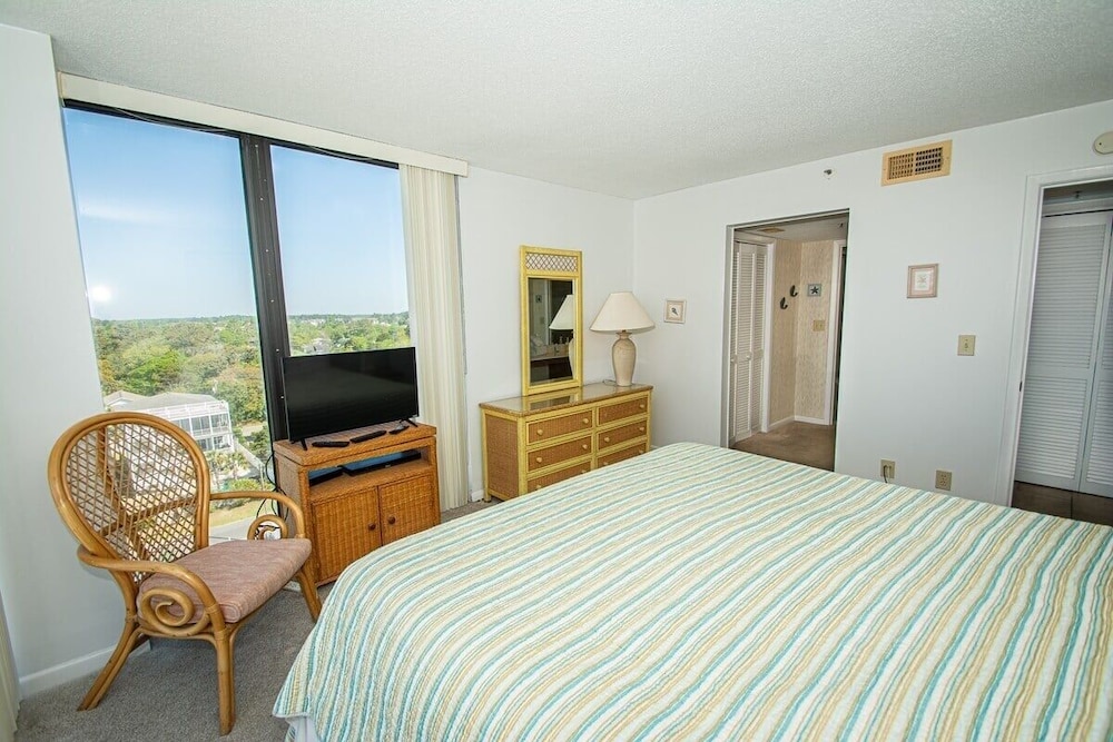 Sea Castle 8g 3 Bedroom Condo