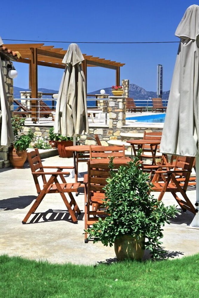 Gera Bay Studios and Apartments