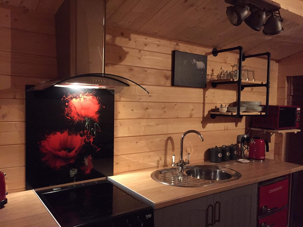 Cosy 1-bed Farm Stay Cabin view 2