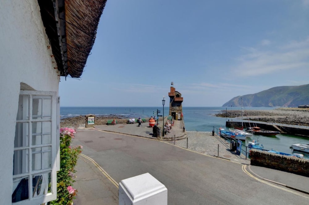 Seaview 1 Bed Apartment Sleeps 4 - Balcony - Tv