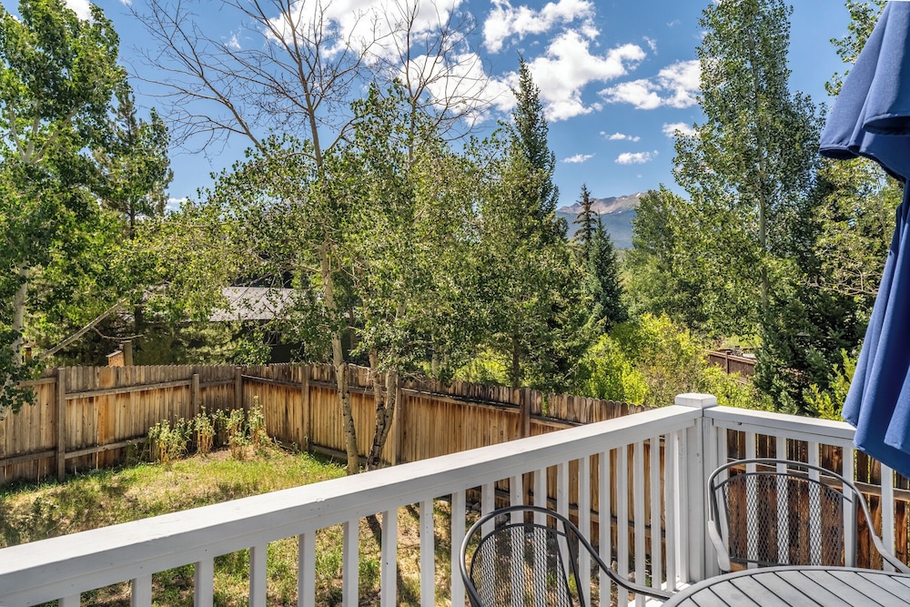 345 Rainbow Court
