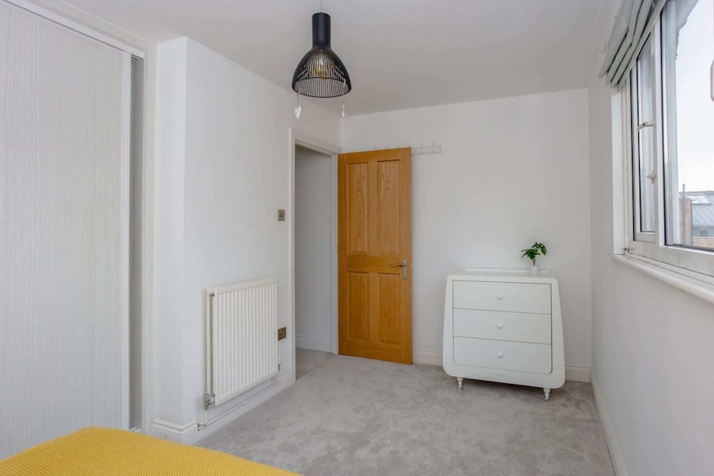 Spacious 3 Bedroom Apartment With Large Balcony