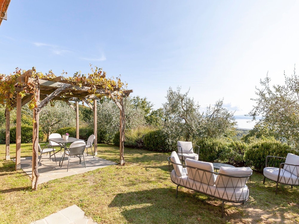 Villa in Lisciano Niccone With Pool & Nature photo 3