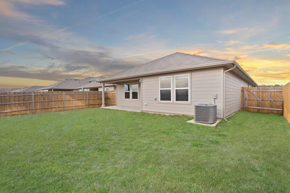 @ Marbella Lane - Amazing 4BR Lakeview Home