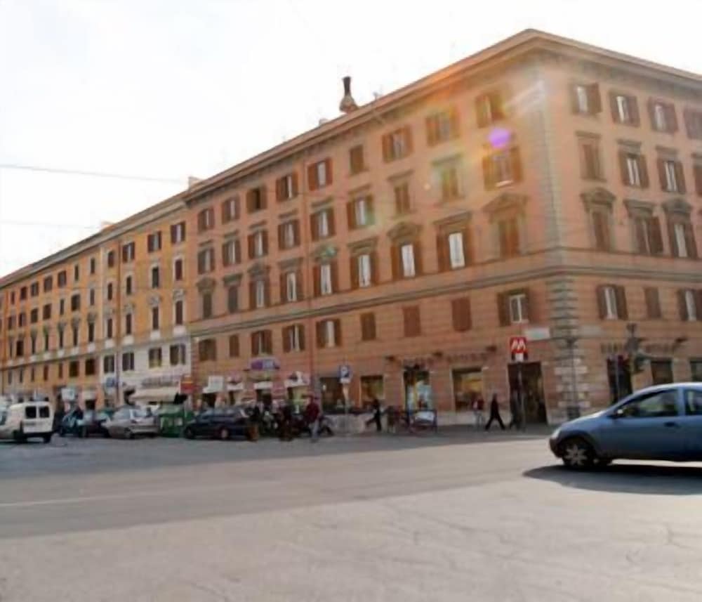 Vatican Rooms Guest House