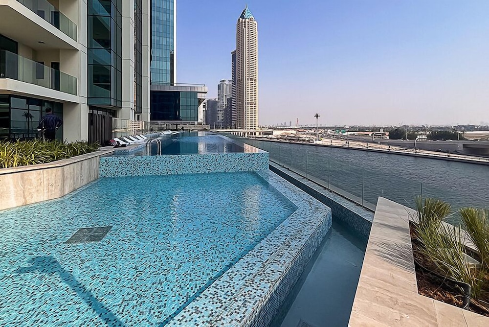 Premium 1BR Apt Missoni Urban Oasis