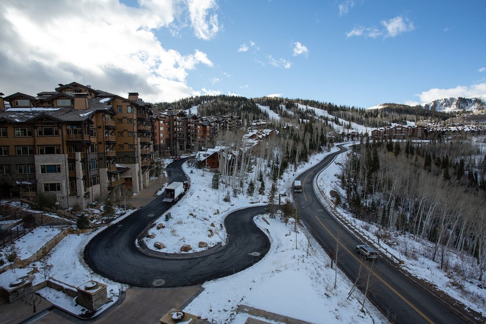 One Empire Pass Lodge at Deer Valley Resort - Four Bedroom Residence #401 4 Condo