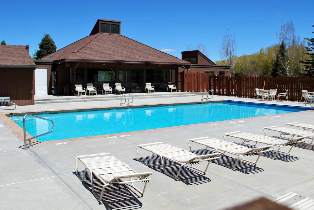 White Pines Three Kings Townhome 1-Bedroom Loft - -Walk to Lifts