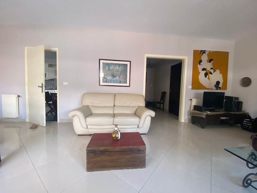 Stunning 2-bed Apartment in Achrafieh Beirut view 5