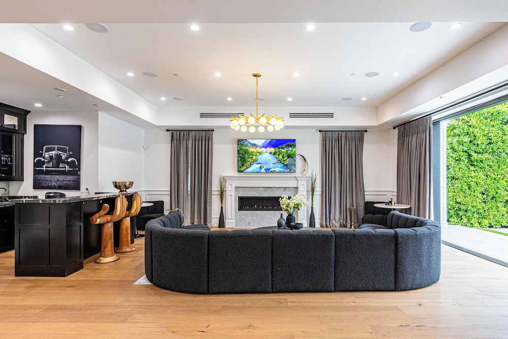 Otis Ave - Modern Farmhouse Retreat w/ Pool, Spa & Luxe Interiors