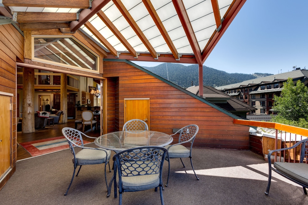 Downtown Penthouse 4 Bedroom Condo
